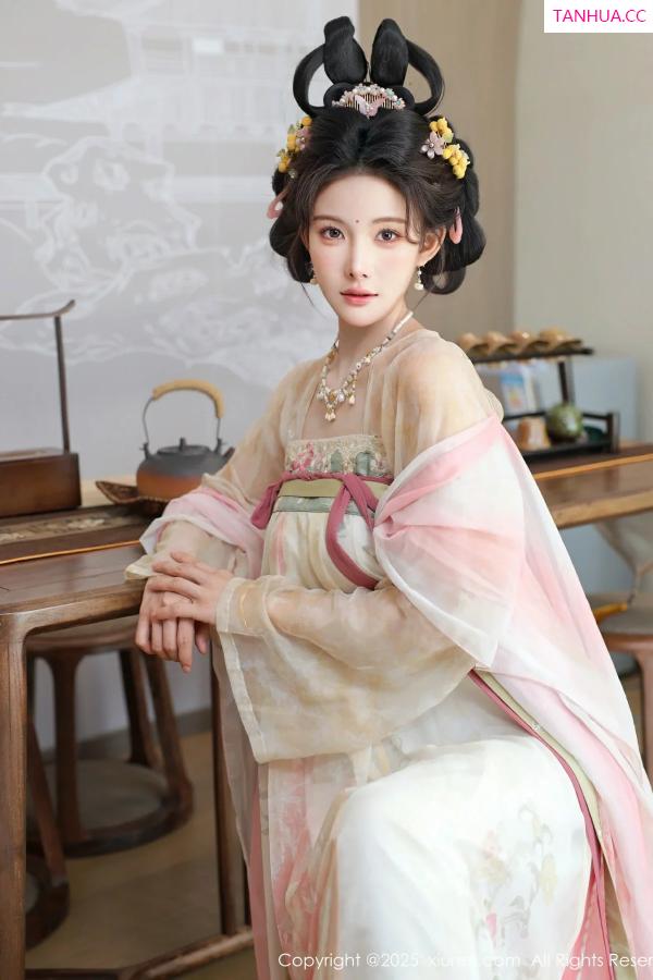   [XiuRen]高清写真图 2025.08.13 No.10645 梨霜儿 古装服饰第21张图片